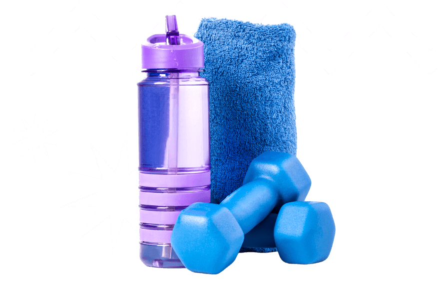 набор спортсмена: полотенце, вода, гантели